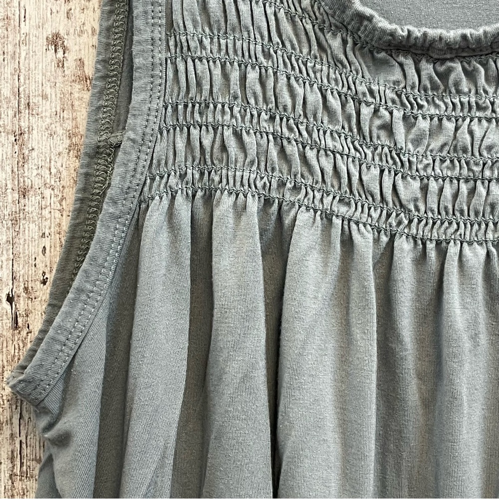 Women's Sleeveless Smocked Top Grey - Olive Sage Tank Summer Vacation M Flowy - Picture 3 of 7